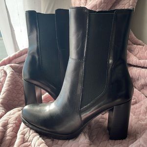 Brand new blk leather boots